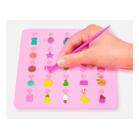 Clay Charm DIY Jewelry Kit With 279 Pieces Includes Molding Tools Beads & Chains - Picture 4 of 6